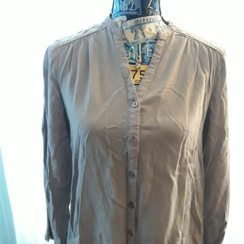 Spense Gray Button Down Blouse Size Medium